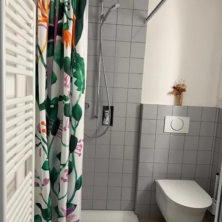 بيت ضيافة Separate With Private Bathroom, Max 2 People